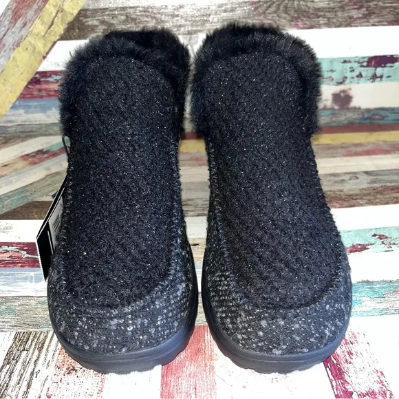 Hey Dude NWT Women’s Denny Sparkling Black Slip-on Ankle Boots Pull Tab Heel 10