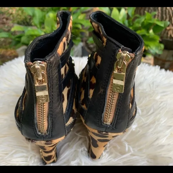 HOUSE OF HARLOW Ava Sahara Booties