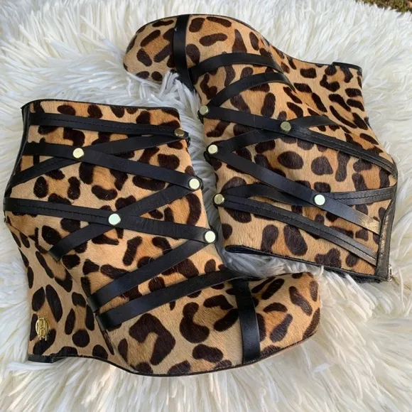 HOUSE OF HARLOW Ava Sahara Booties