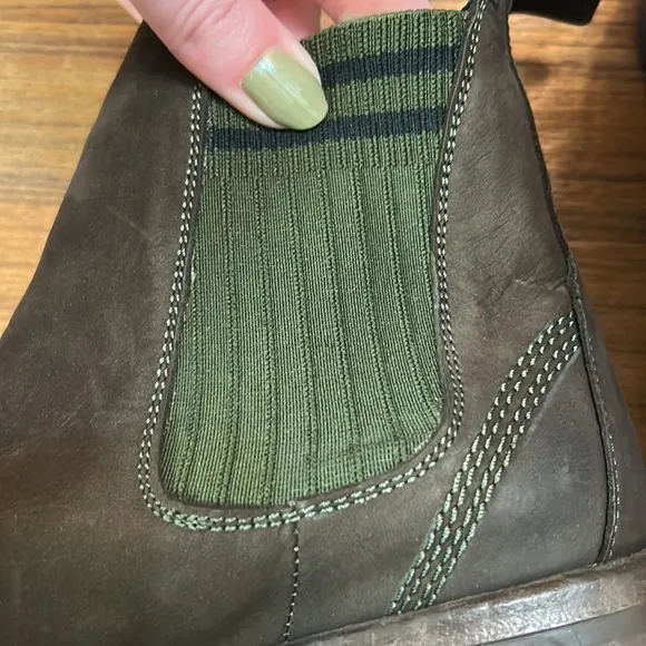 ✨HP!!✨ NWOT FP BUENO 41 Wanda style leather top boots with green-blue accent