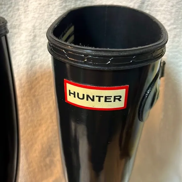 Hunter girls glossy black tall rubber boots in size 4
