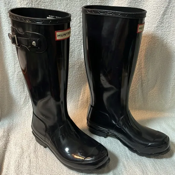 Hunter girls glossy black tall rubber boots in size 4