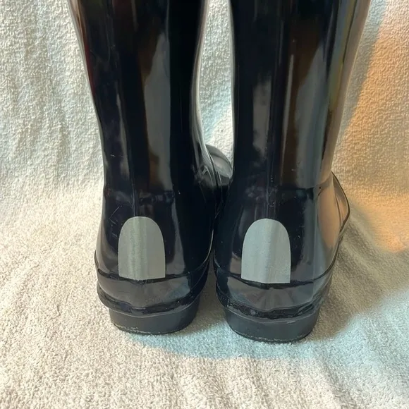 Hunter girls glossy black tall rubber boots in size 4
