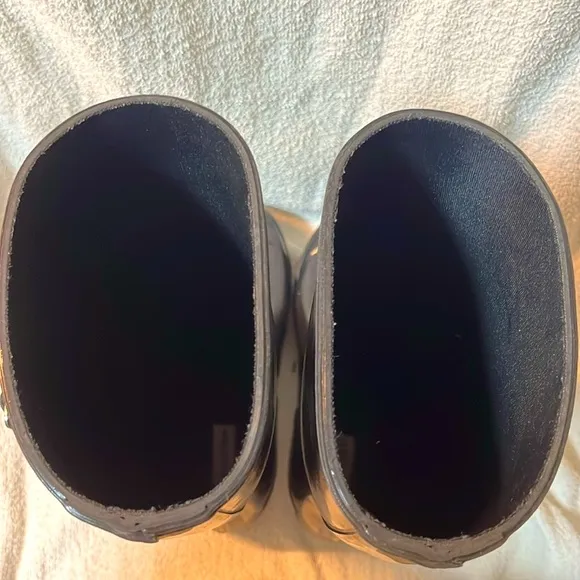 Hunter girls glossy black tall rubber boots in size 4