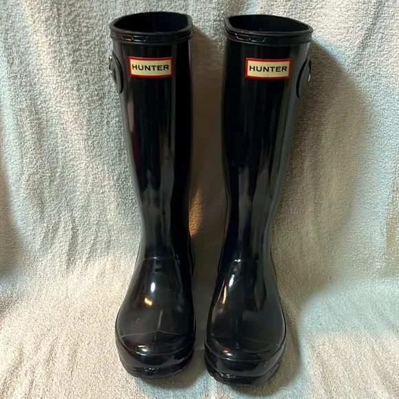 Hunter girls glossy black tall rubber boots in size 4