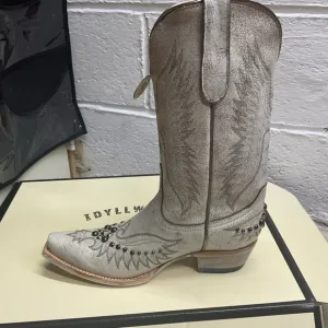 Idyllwind Gray Heeled Boots with Western Stitching