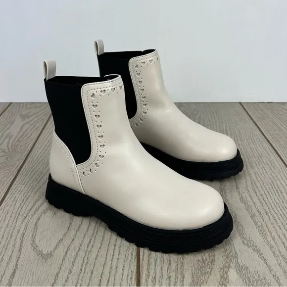I.N.C. Girls Phoebe Slip On Heart Cut Detailed Boots 2M White Faux Leather $50