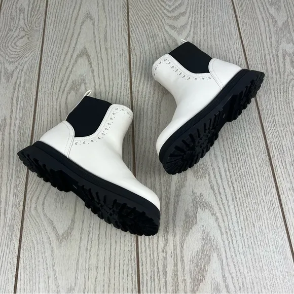 I.N.C. Girls Phoebe Slip On Heart Cut Detailed Boots 2M White Faux Leather $50