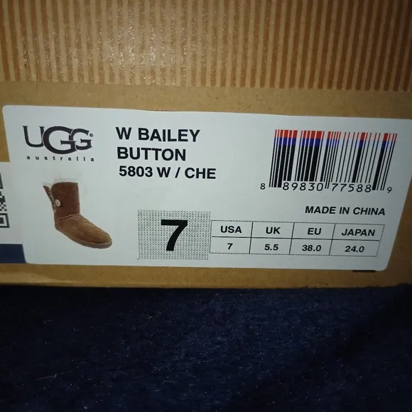 IOB EUC Classic UGG Bailey Button Boots Size 7 Chestnut