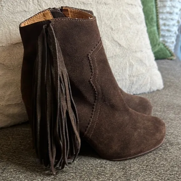 Jeffrey Campbell Brown Suede Fringe Ankle Boho Boots Bootie Size 8.5