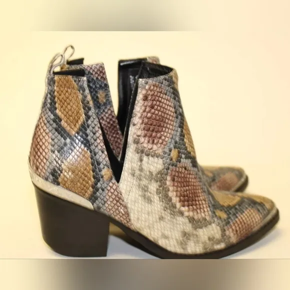 JEFFREY CAMPBELL Cromwell Snakeprint Leather Heeled Ankle Boots Size 8. EUC