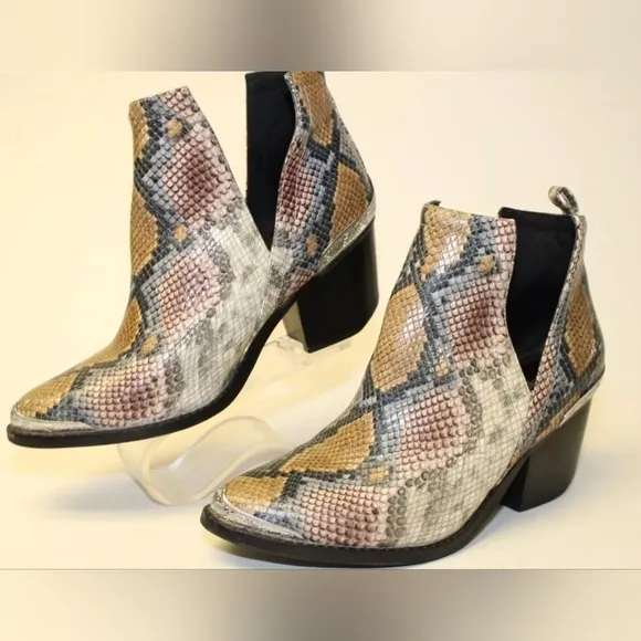 JEFFREY CAMPBELL Cromwell Snakeprint Leather Heeled Ankle Boots Size 8. EUC