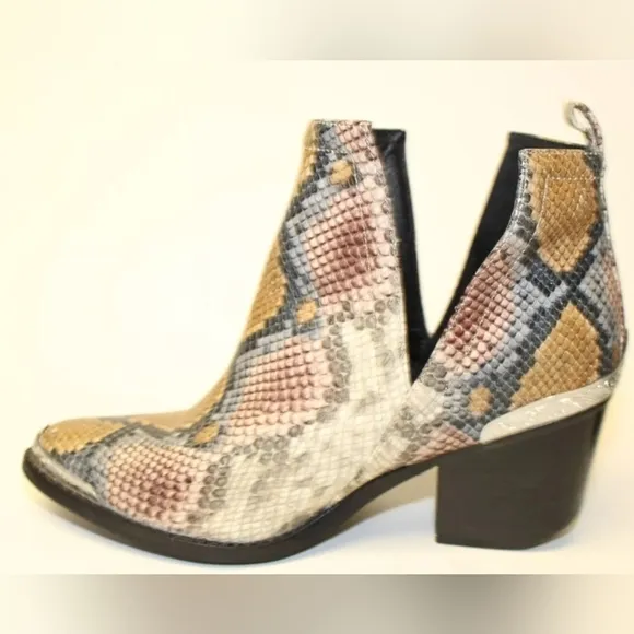 JEFFREY CAMPBELL Cromwell Snakeprint Leather Heeled Ankle Boots Size 8. EUC