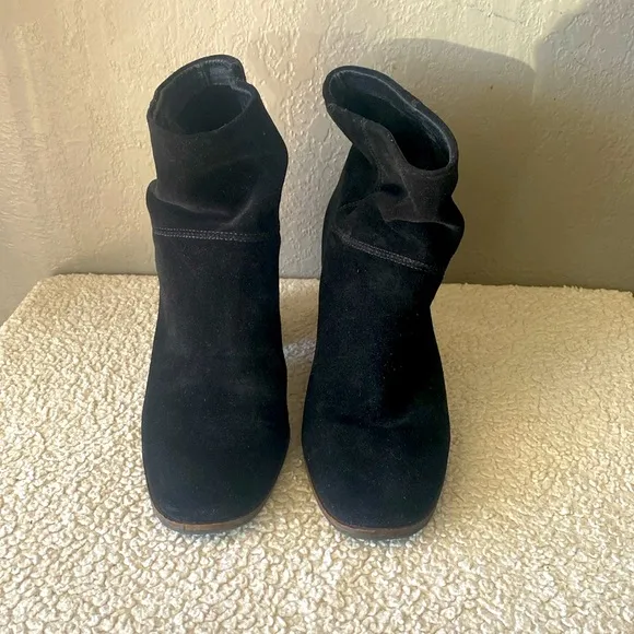 Jicole Womens Suede Slip On Ankle Boots