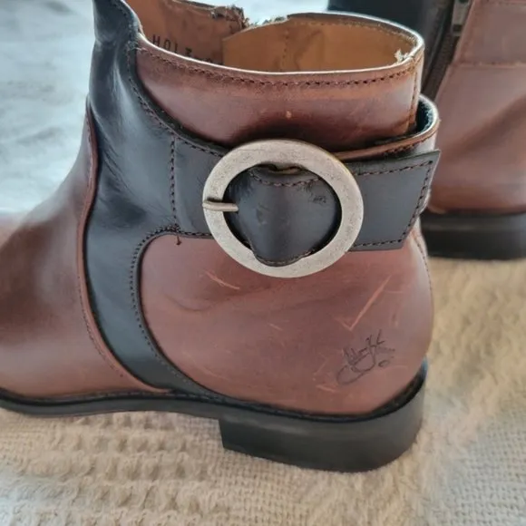 JOHN FLUEVOG ADRIANS JULES ANKLE SIP UP SLIP  ON BOOTS