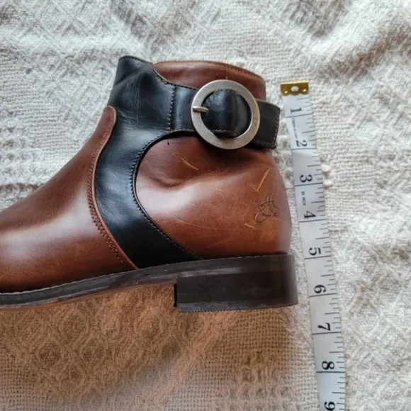 JOHN FLUEVOG ADRIANS JULES ANKLE SIP UP SLIP  ON BOOTS