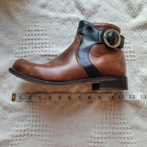 JOHN FLUEVOG ADRIANS JULES ANKLE SIP UP SLIP  ON BOOTS