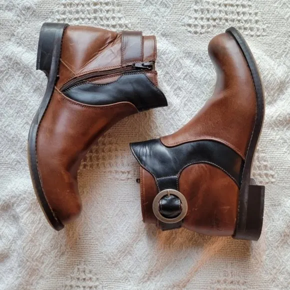 JOHN FLUEVOG ADRIANS JULES ANKLE SIP UP SLIP  ON BOOTS