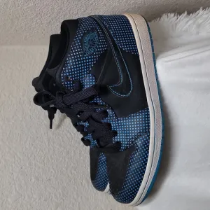 Jordan 1 Retro Blue Polka-dot Sneakers