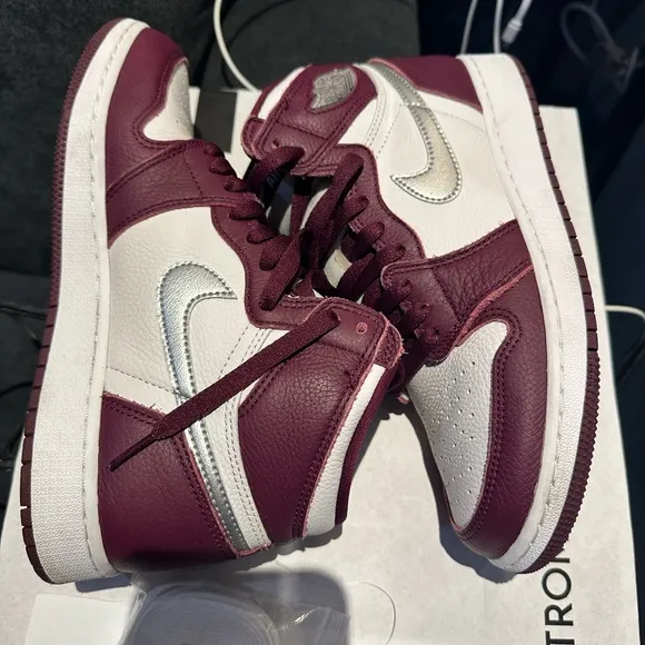 Jordan 1 Retro High OG Bordeaux (GS)