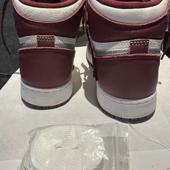 Jordan 1 Retro High OG Bordeaux (GS)