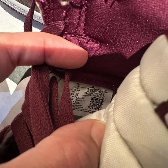 Jordan 1 Retro High OG Bordeaux (GS)