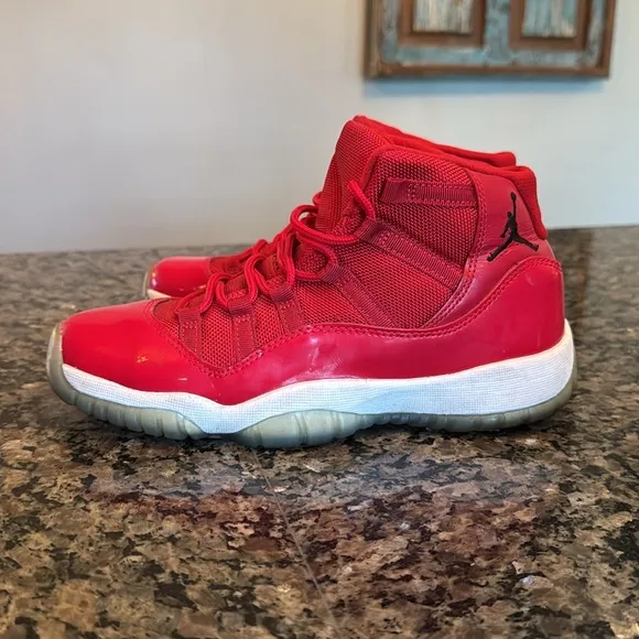 Jordan 11 retro big Kids Red Sneakers GUC 5.5Y