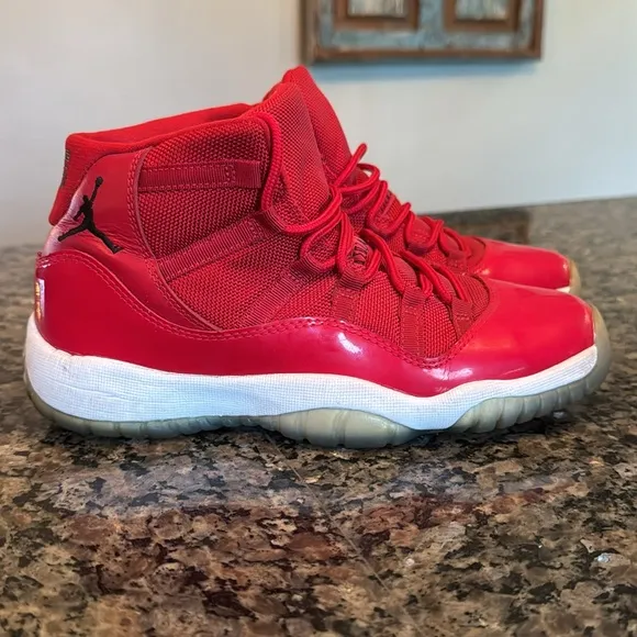 Jordan 11 retro big Kids Red Sneakers GUC 5.5Y