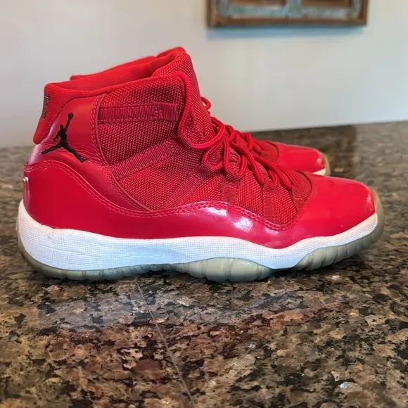 Jordan 11 retro big Kids Red Sneakers GUC 5.5Y