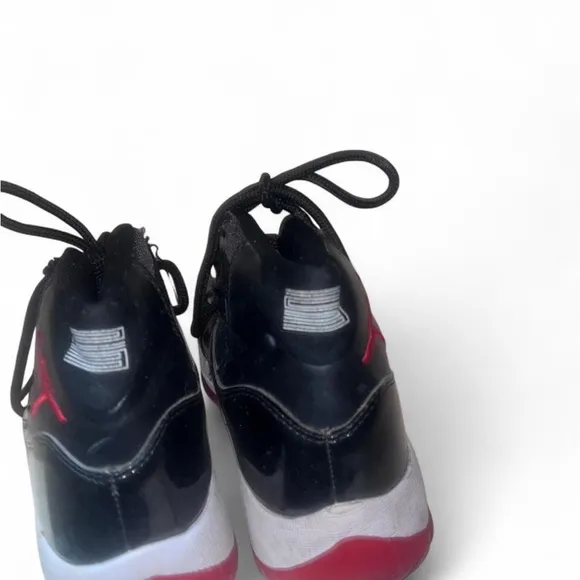 Jordan 11 retro “bred”