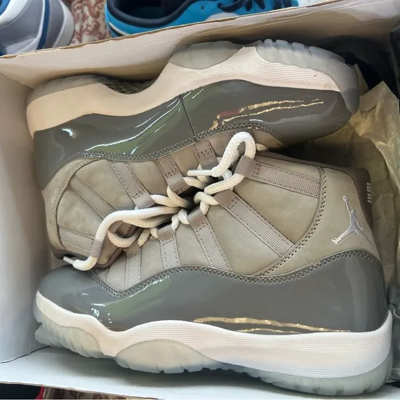 Jordan 11 Retro Cool Gray Nike fits ladies size 8.5 good condition
