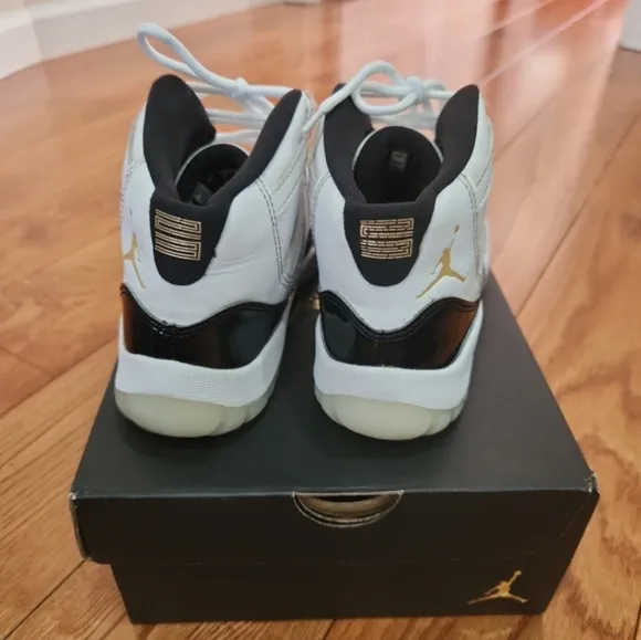 Jordan 11 Retro High-Top Unisex Sneakers