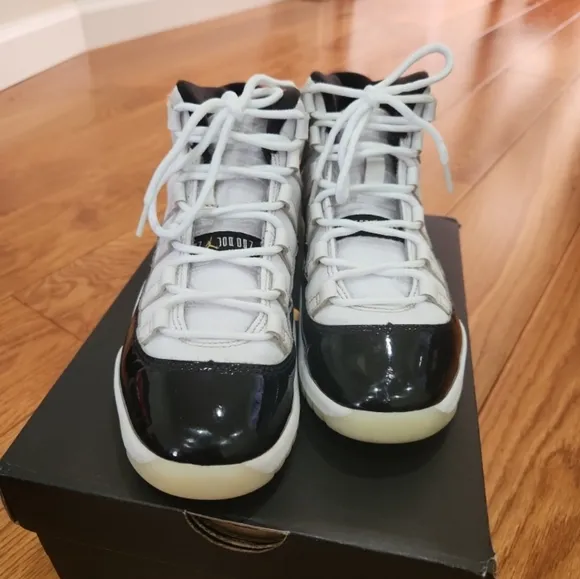 Jordan 11 Retro High-Top Unisex Sneakers