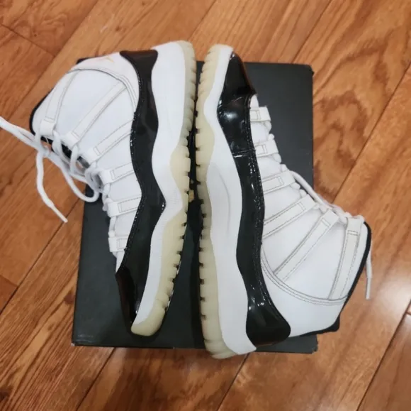 Jordan 11 Retro High-Top Unisex Sneakers
