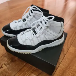 Jordan 11 Retro High-Top Unisex Sneakers