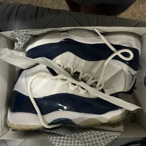 Jordan 11 retro midnight blue