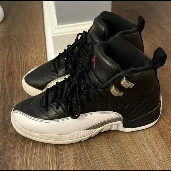 Jordan 12  retro  black white sneakers size 6.5