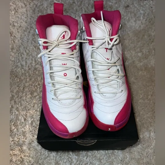 Jordan 12 Retro Pink Dynamic size 7 youth