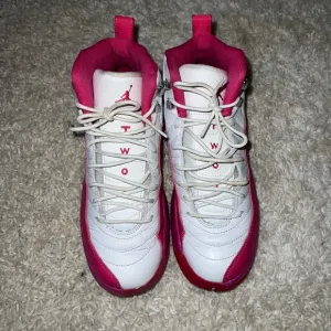 Jordan 12 Retro Pink Dynamic size 7 youth