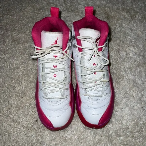 Jordan 12 Retro Pink Dynamic size 7 youth