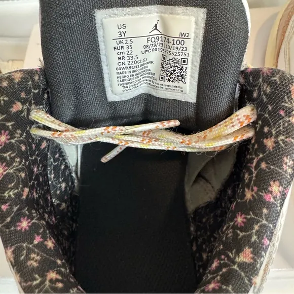 Jordan 3 Retro &quot;Vintage Floral&quot; PS Girl - Sz: 3Y - White/Anthracite/Red Stardust