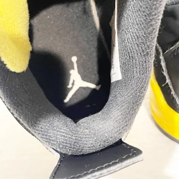 Jordan 4 Retro 2022 Pre School Size 1.5 Mid Thunder Sneakers