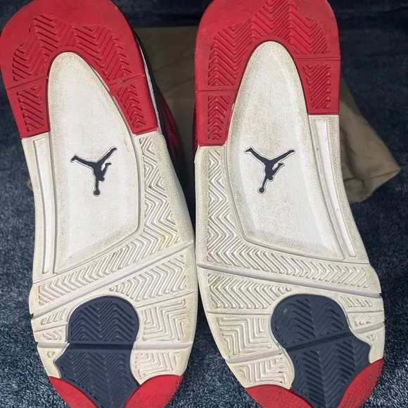 Jordan 4 retro fiba Air color red