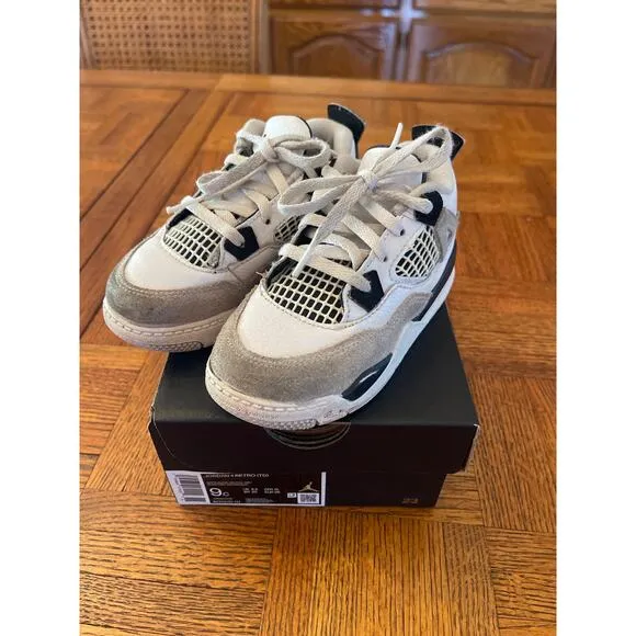 Jordan 4 retro sneaker size 9