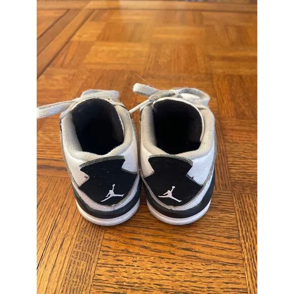 Jordan 4 retro sneaker size 9
