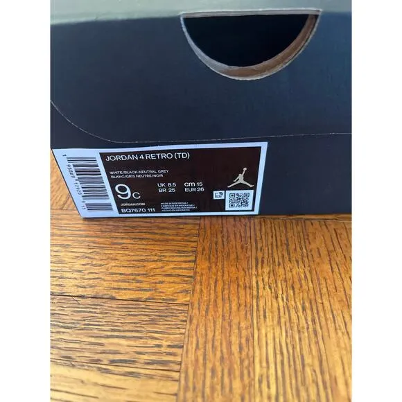 Jordan 4 retro sneaker size 9