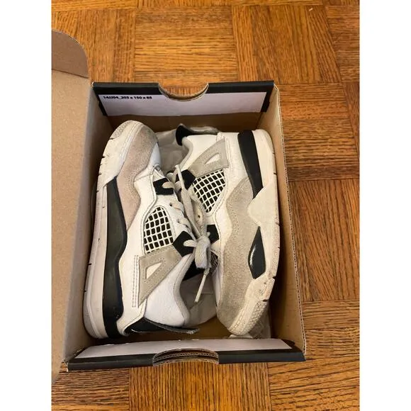 Jordan 4 retro sneaker size 9
