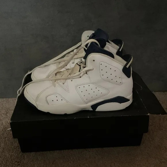 Jordan 6 retro sneakers