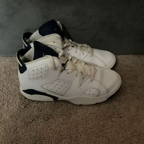 Jordan 6 retro sneakers