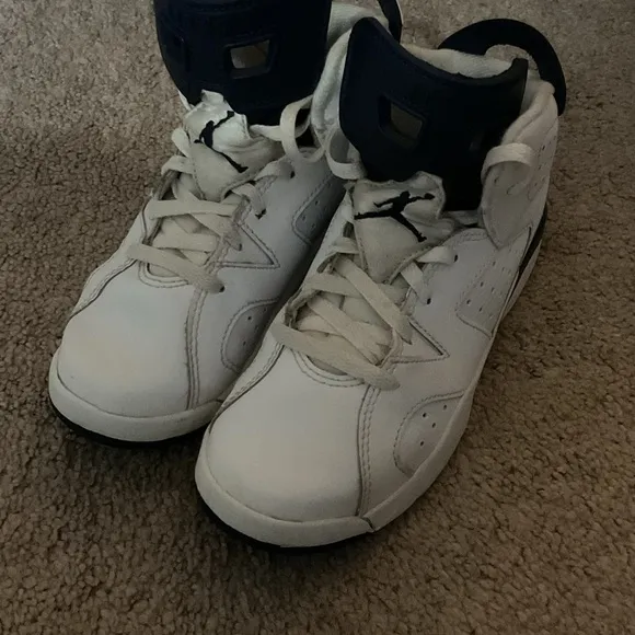 Jordan 6 retro sneakers